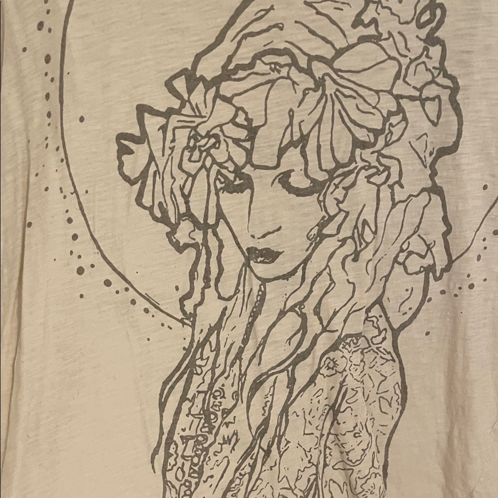 EUC Rare Unicorn Magnolia Pearl Cream Graphic Tee